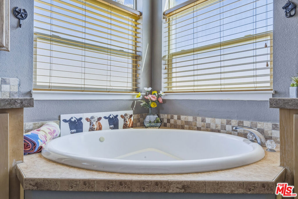 55626 Pipes Canyon Road Property Photo 31