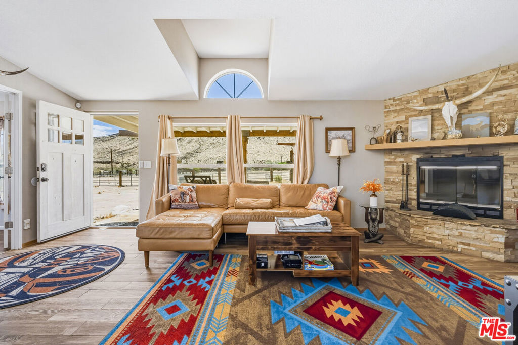 55616 Pipes Canyon Road Property Photo 7