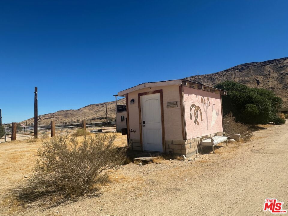 55616 Pipes Canyon Road Property Photo 45