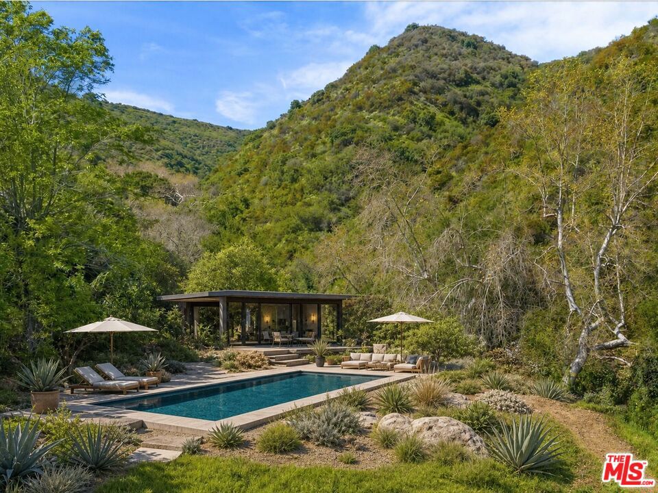 3375 Mandeville Canyon Road Property Photo 4