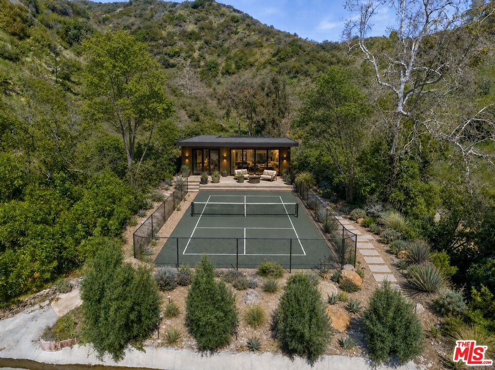 3375 Mandeville Canyon Road Property Photo 6