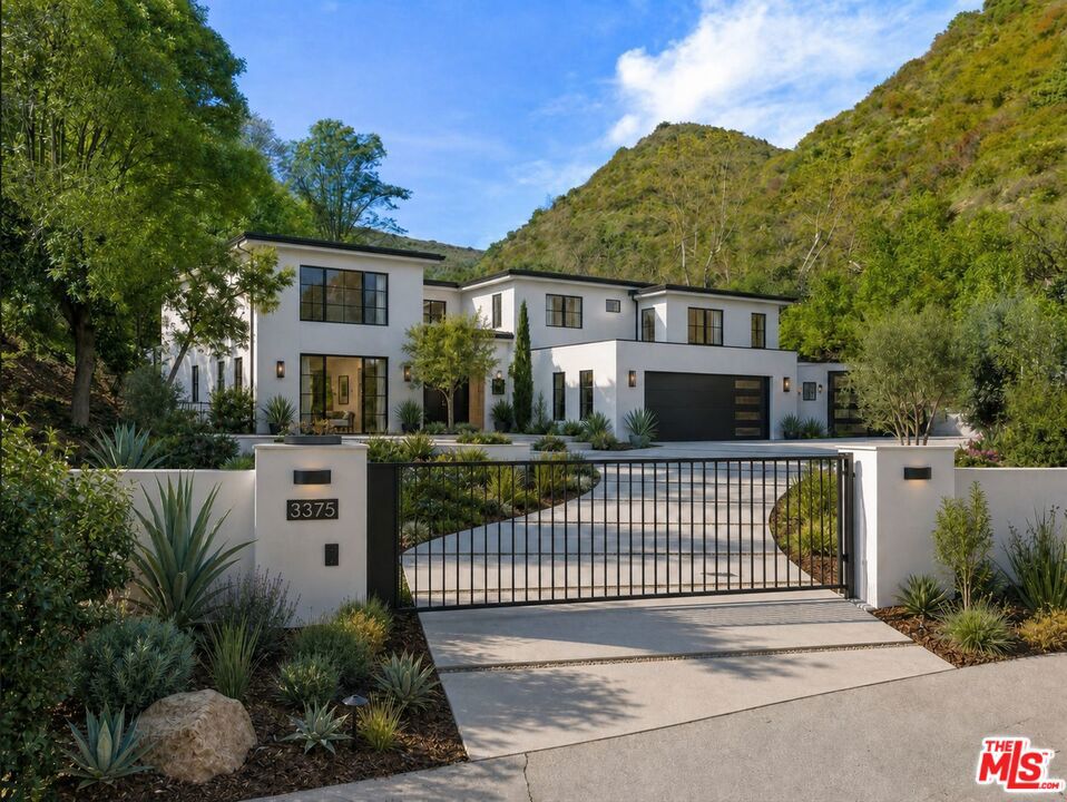 3375 Mandeville Canyon Road Property Photo 8