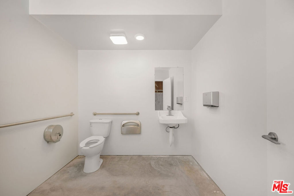 808 Manhattan Avenue A Property Photo 12