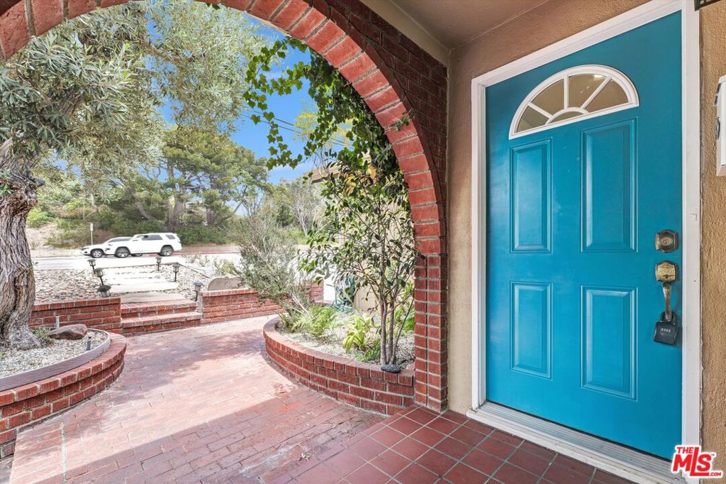 1021 Camino Real Property Photo 6