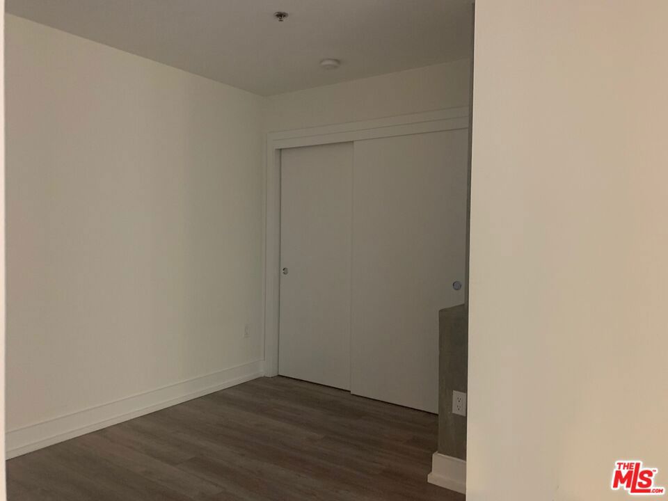 727 W 7th Street 911 Property Photo 5