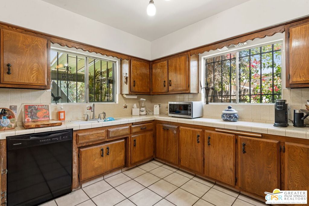 1339 E Camino Amapola Property Photo 16