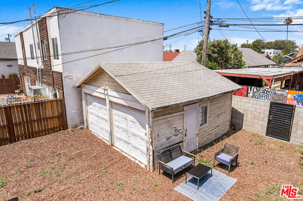 143 N Vendome Street Property Photo 25