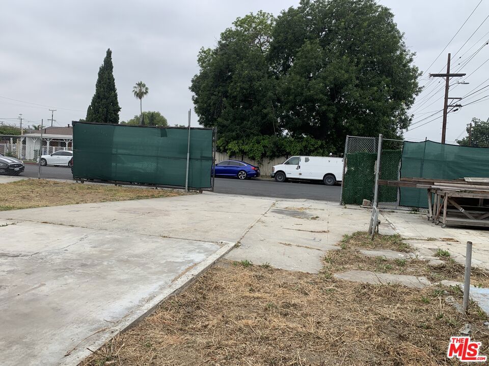 1451 E 99th Street Property Photo 4