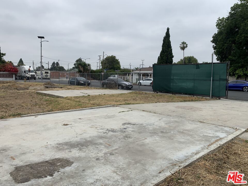 1451 E 99th Street Property Photo 5
