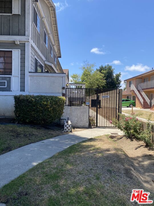 14621 S Berendo Avenue 7 Property Photo 2