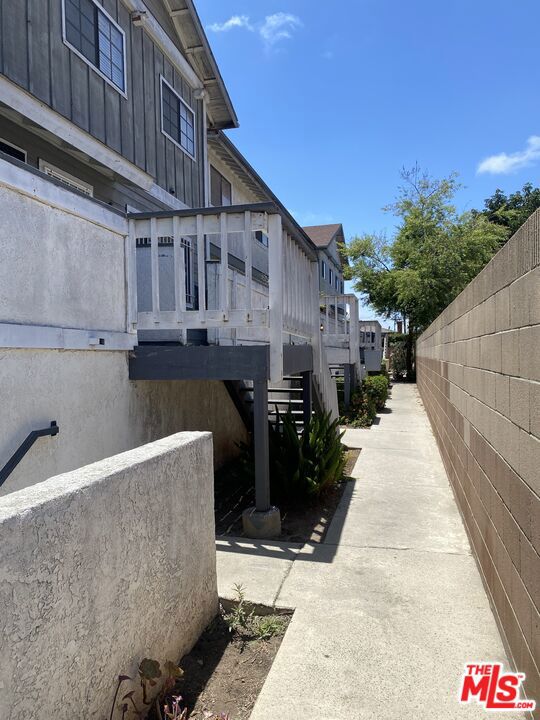 14621 S Berendo Avenue 7 Property Photo 3