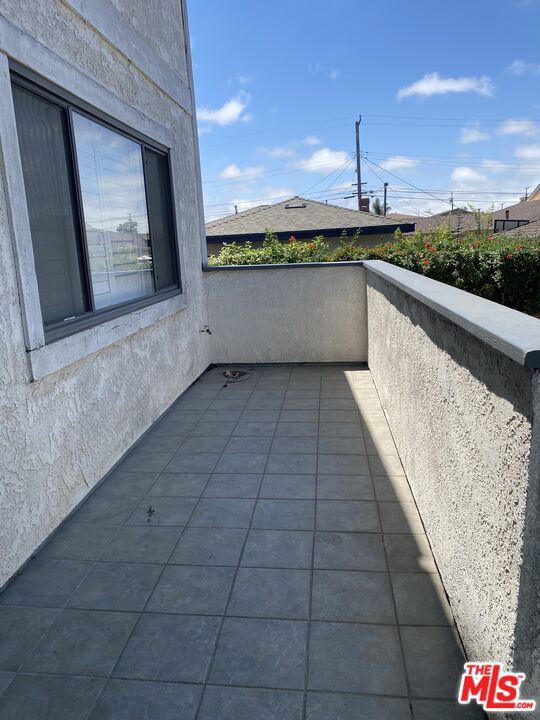 14621 S Berendo Avenue 7 Property Photo 5