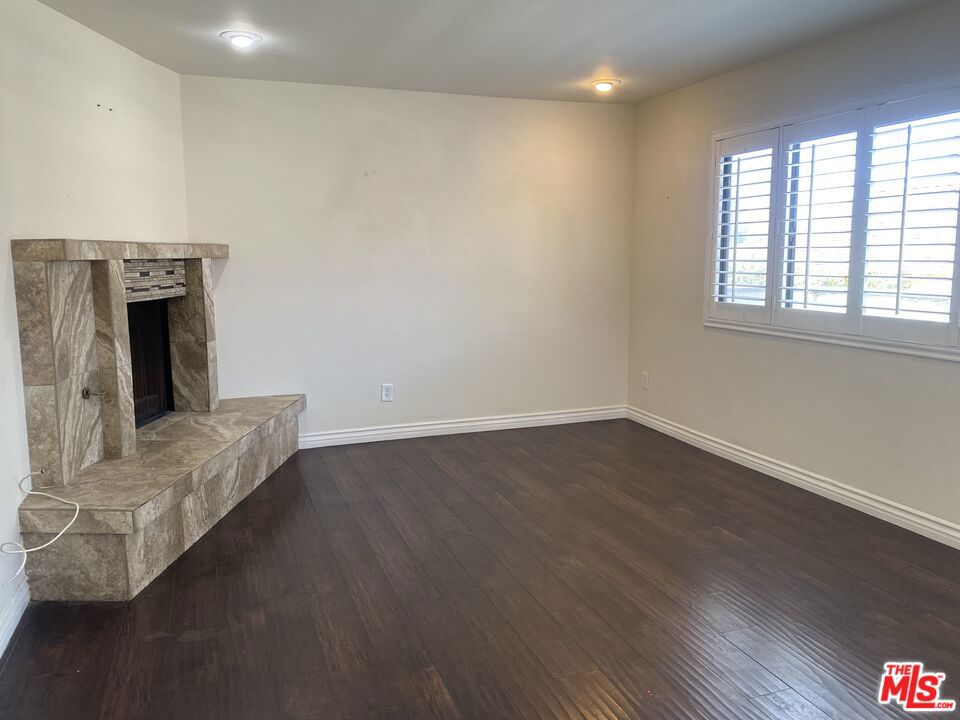 14621 S Berendo Avenue 7 Property Photo 9