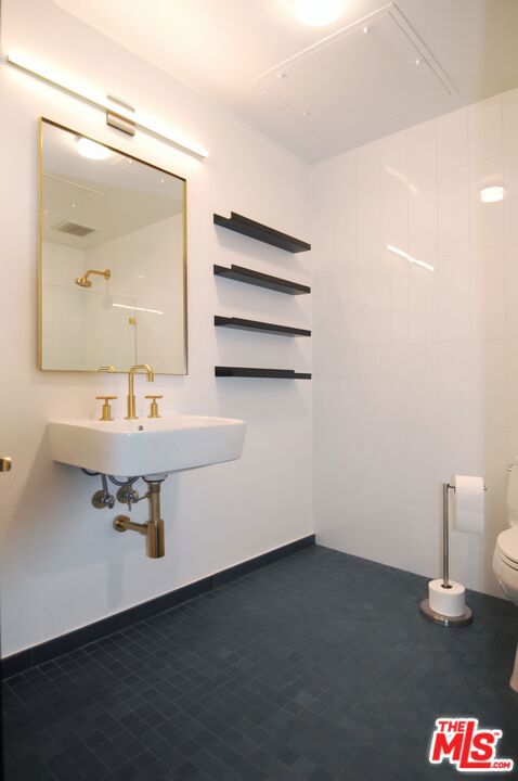 315 E 8th Street 406 Property Photo 14