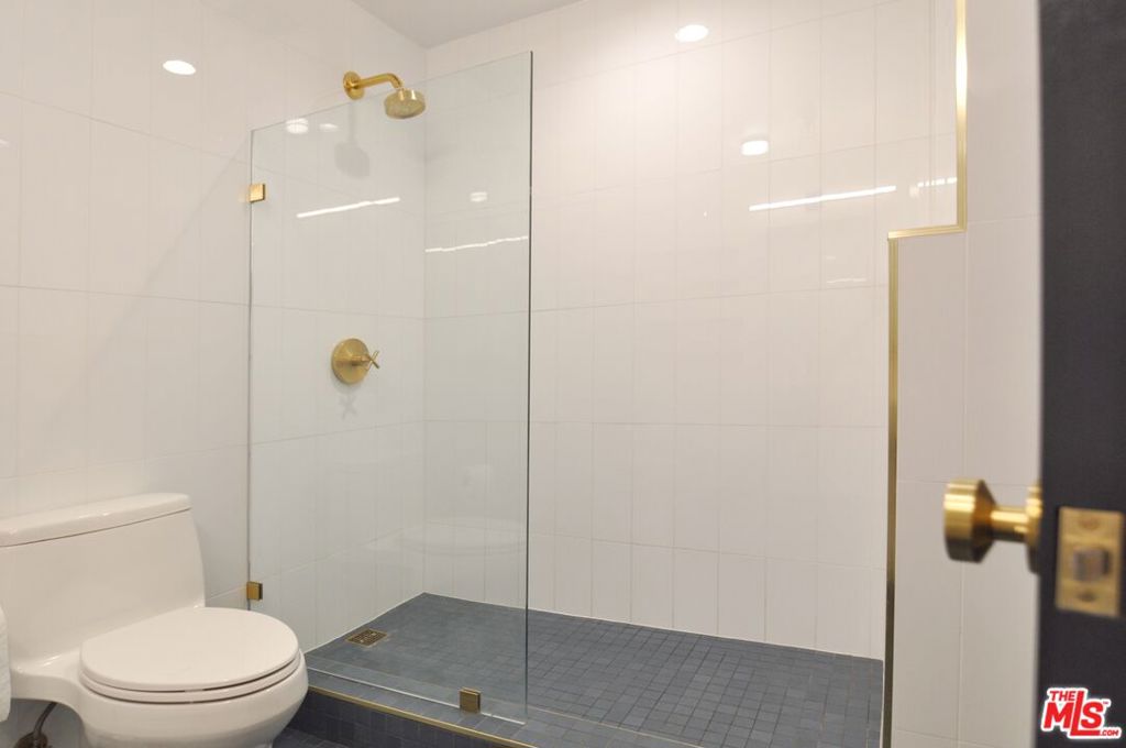 315 E 8th Street 406 Property Photo 15