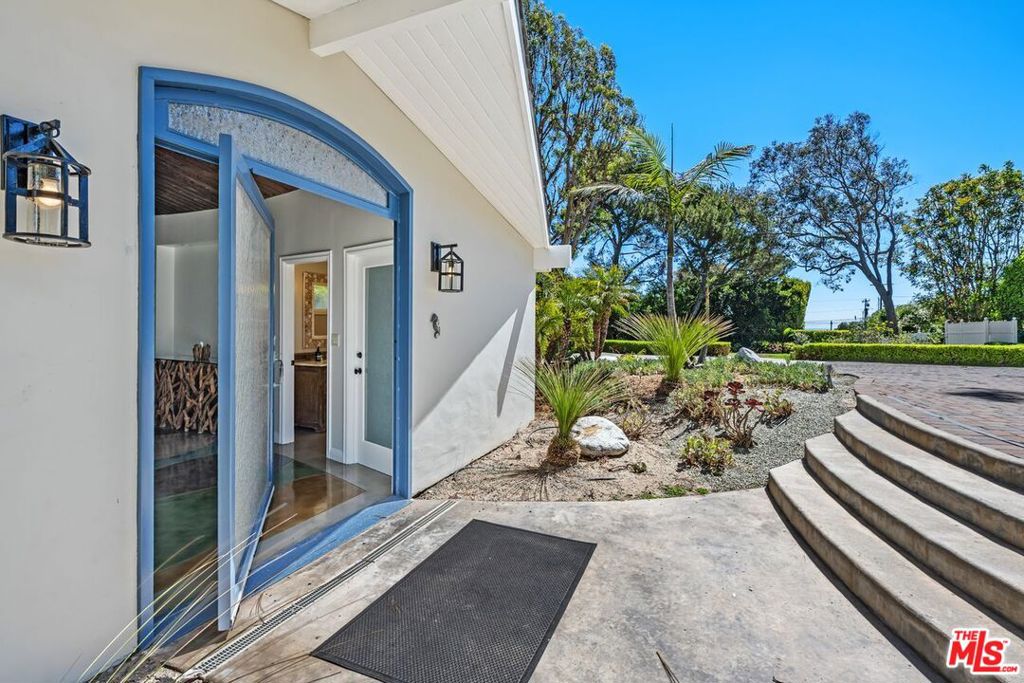 29260 Sea Lion Place Property Photo 2