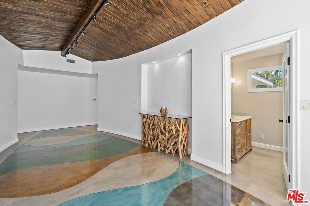 29260 Sea Lion Place Property Photo 3