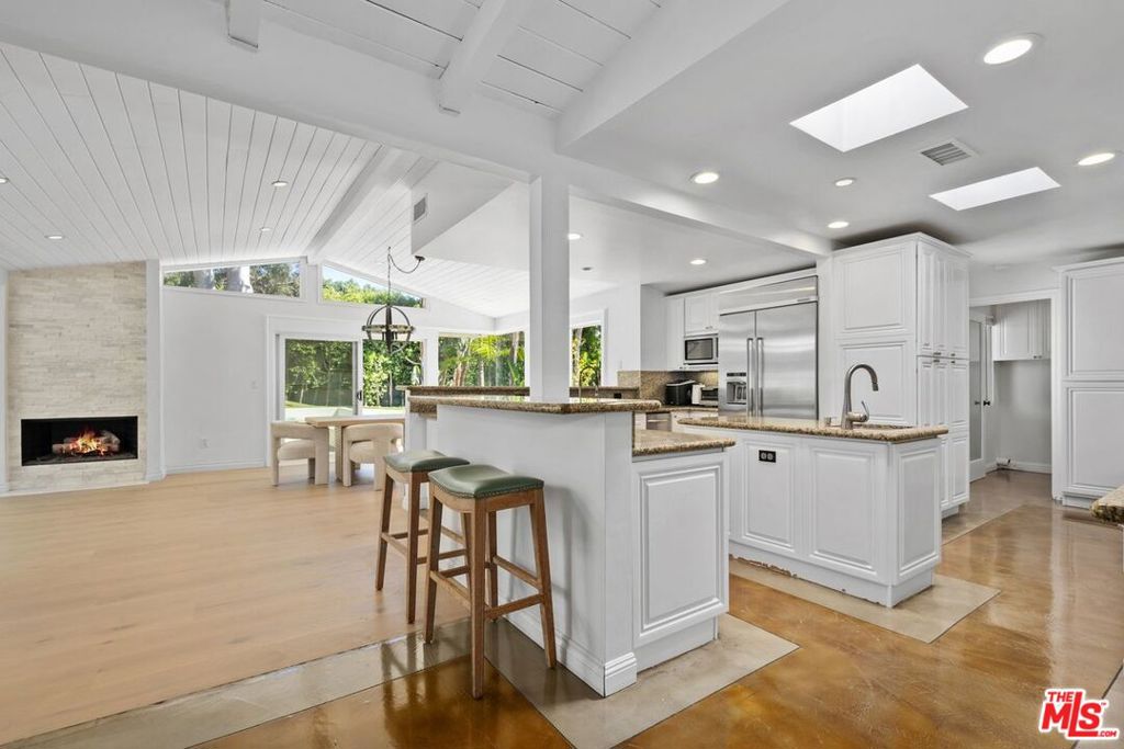 29260 Sea Lion Place Property Photo 5