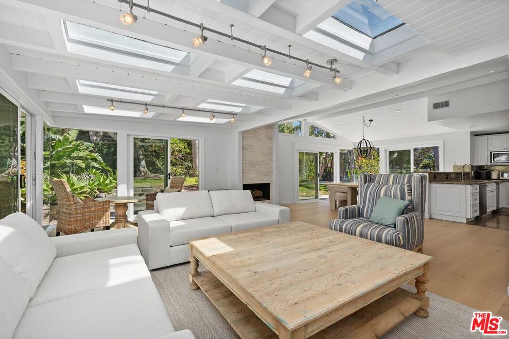 29260 Sea Lion Place Property Photo 8