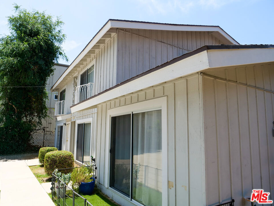 4747 Orion Avenue Property Photo 4