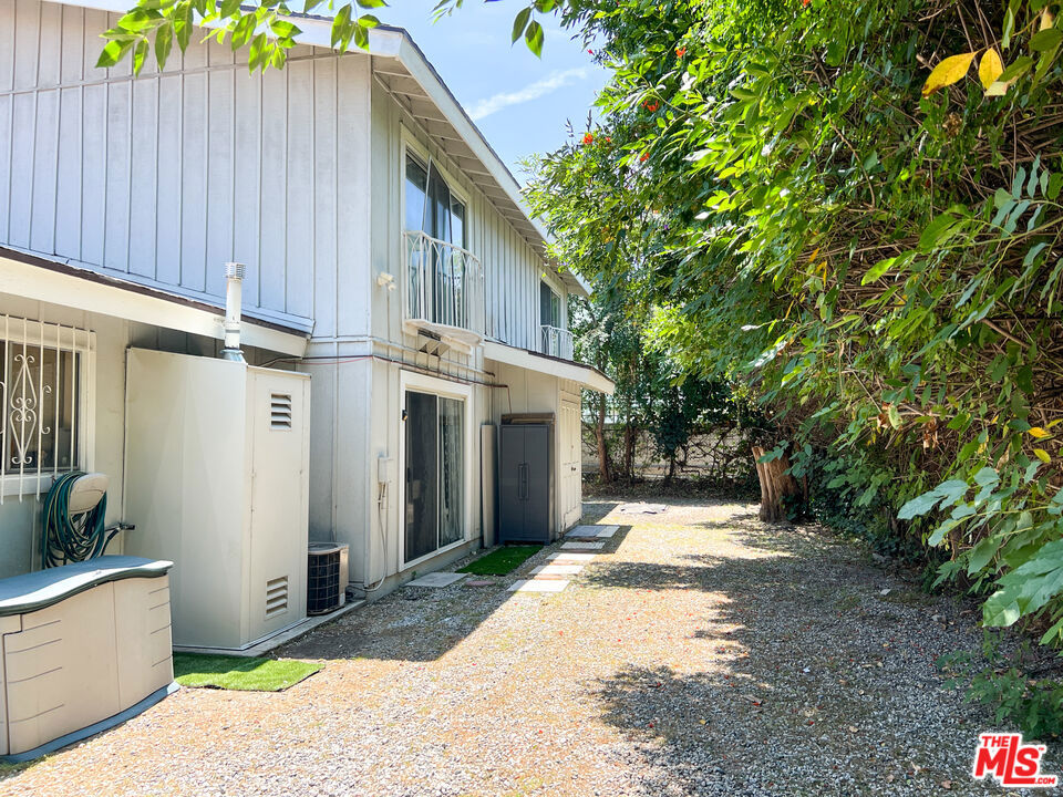 4747 Orion Avenue Property Photo 6