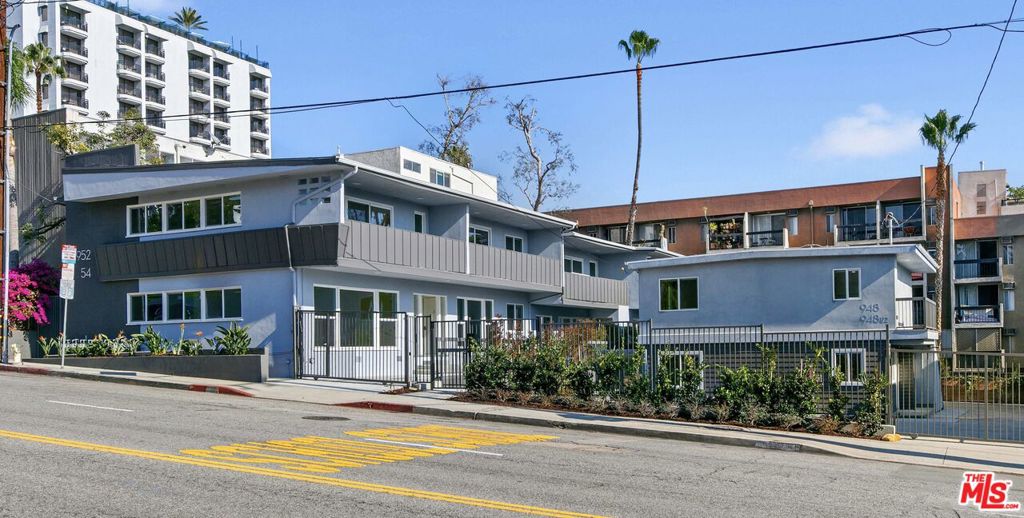 954 N San Vicente Boulevard 9 Property Photo 1