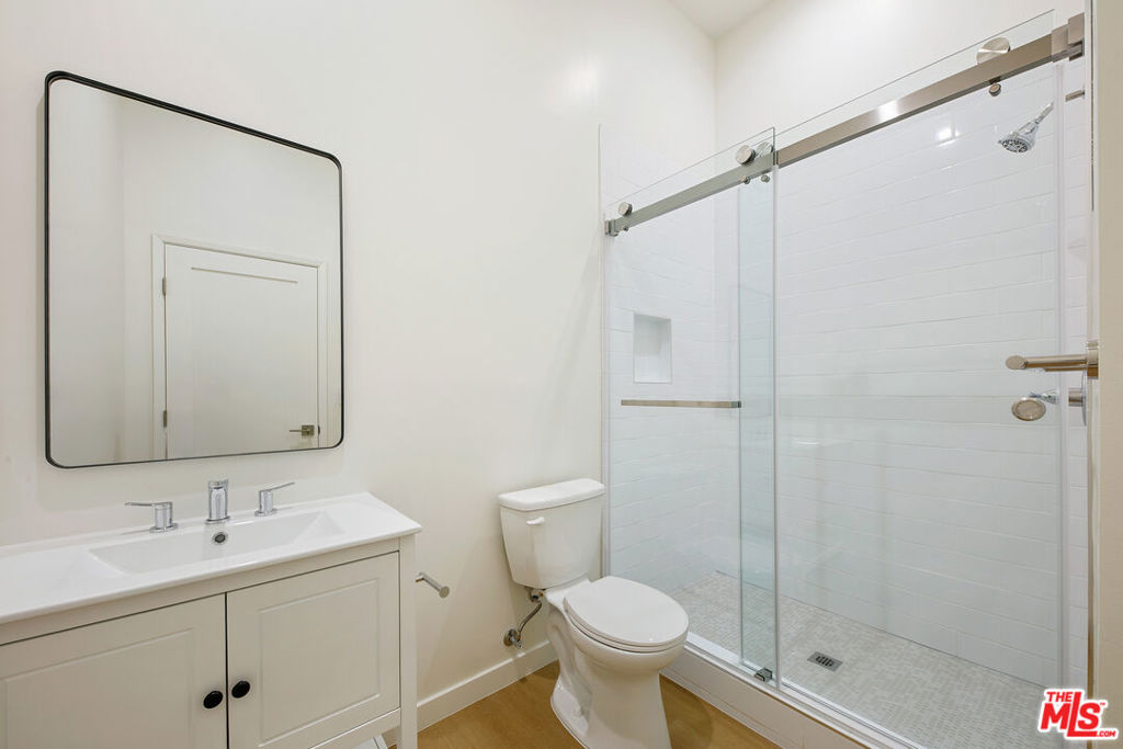 954 N San Vicente Boulevard 9 Property Photo 8