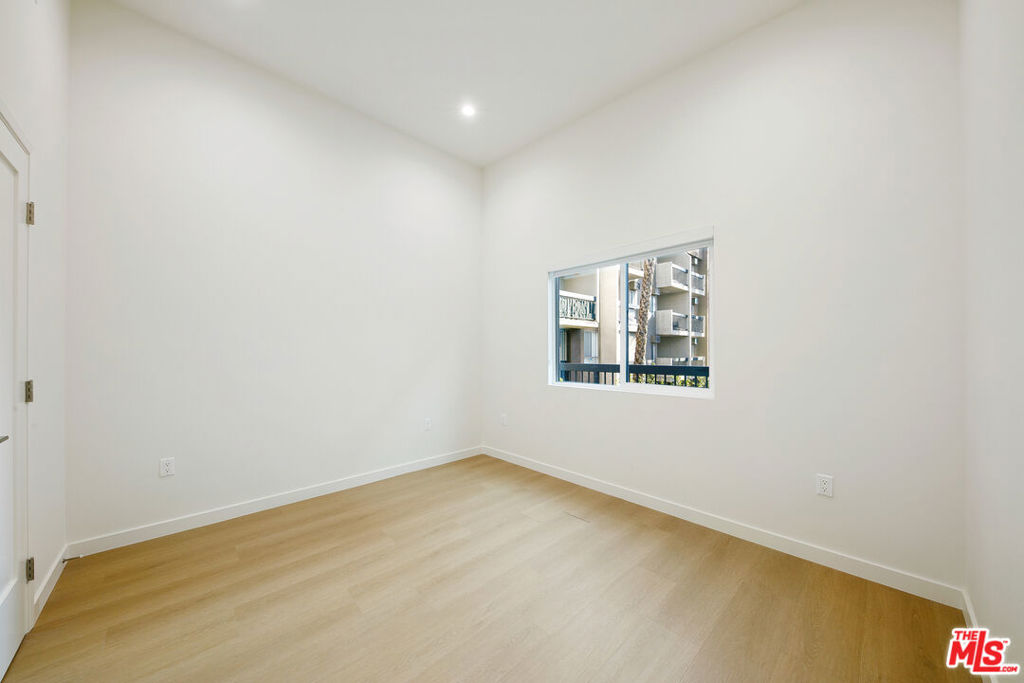 954 N San Vicente Boulevard 9 Property Photo 9