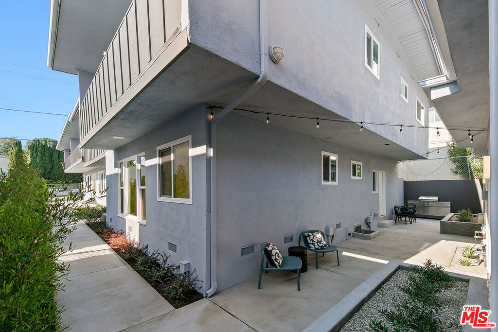 954 N San Vicente Boulevard 9 Property Photo 15