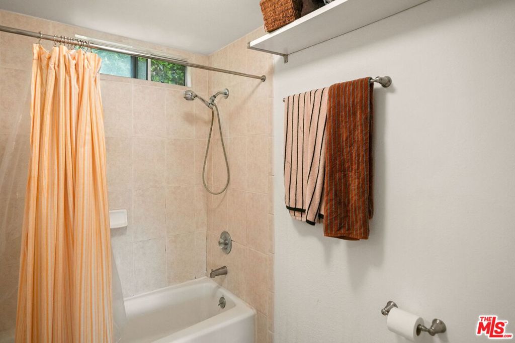 2142 Baxter Street Property Photo 6
