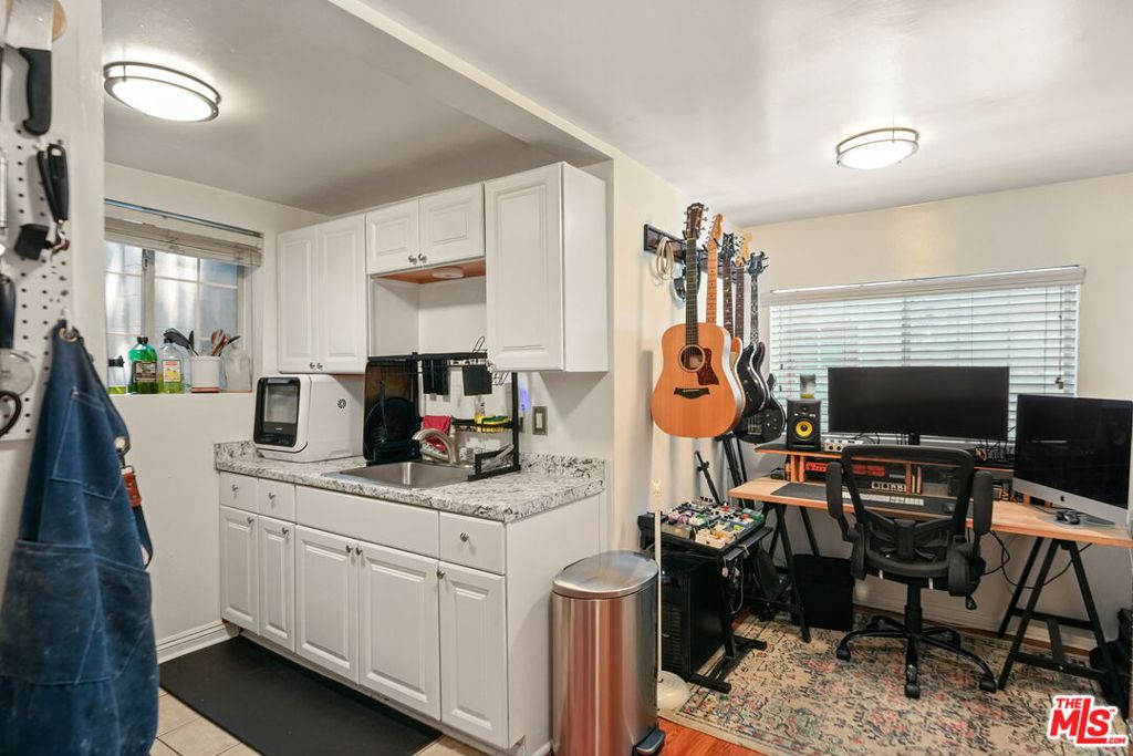 2142 Baxter Street Property Photo 16