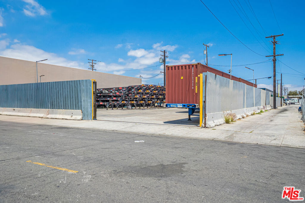 1723 W Anaheim Street Property Photo 6