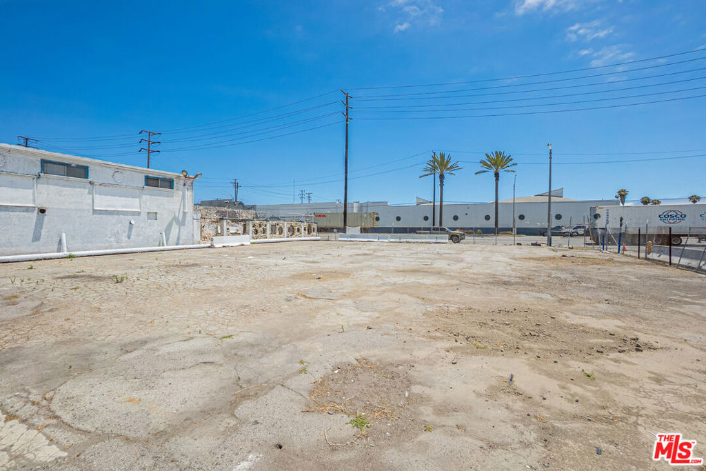 1723 W Anaheim Street Property Photo 8
