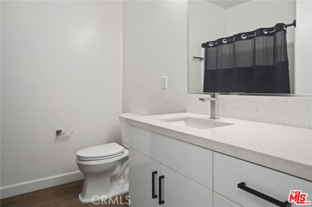 904 Warwick Avenue Property Photo 9
