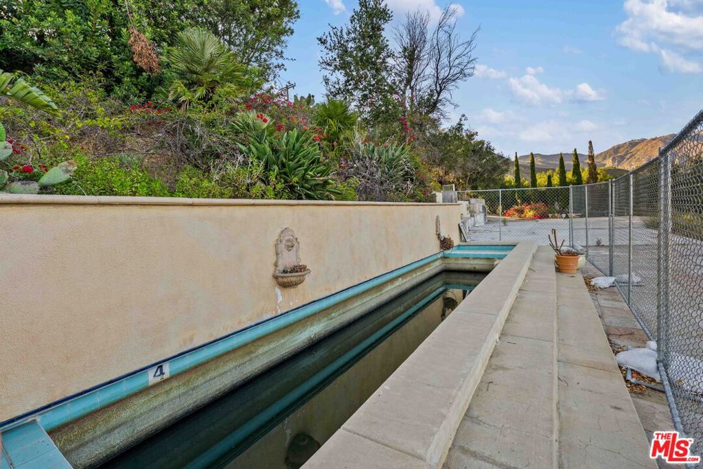 21740 Azurelee Drive Property Photo 3