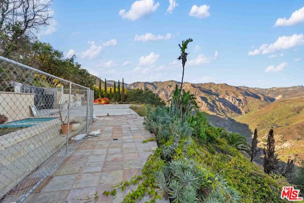 21740 Azurelee Drive Property Photo 27