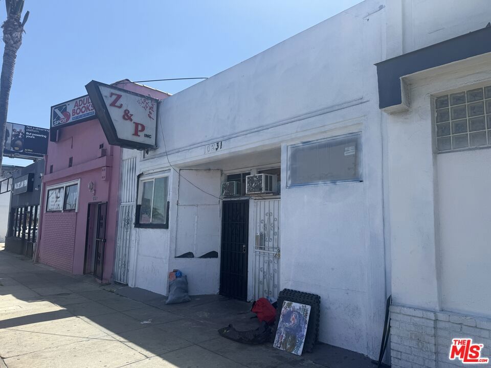 10231 Hawthorne Boulevard Property Photo 2