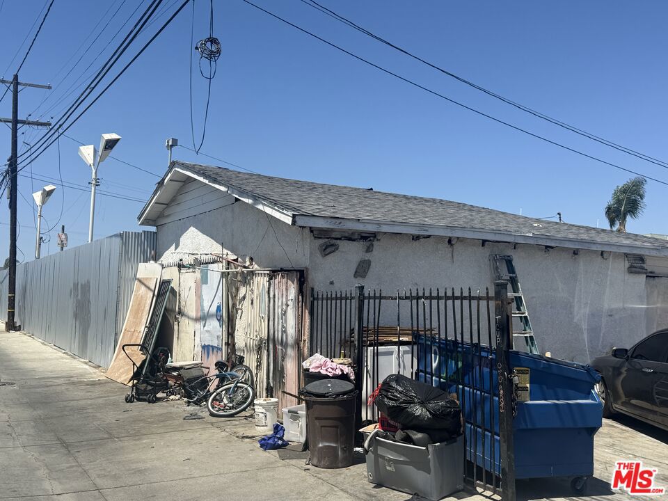 10231 Hawthorne Boulevard Property Photo 4
