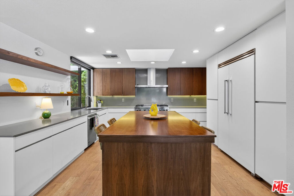 2 Sussex Court Property Photo 24