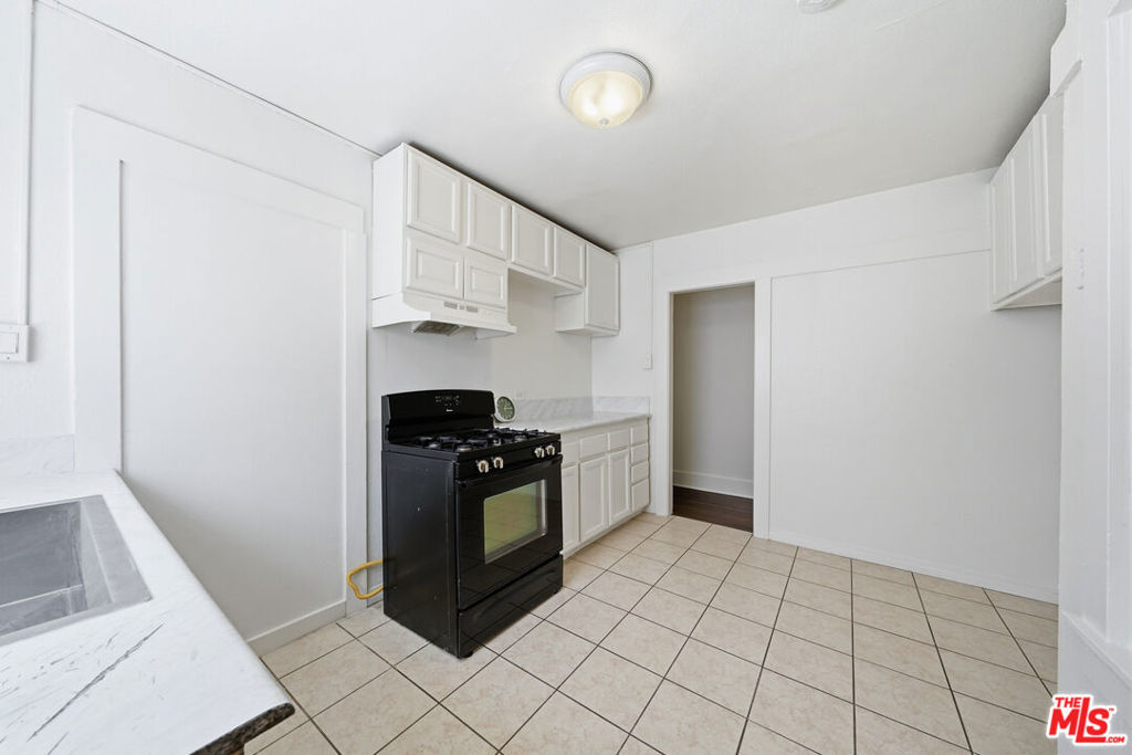 936 S Lucerne Boulevard Property Photo 6