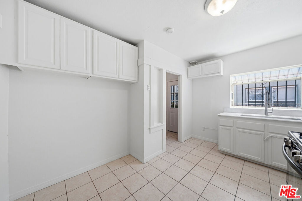 936 S Lucerne Boulevard Property Photo 7