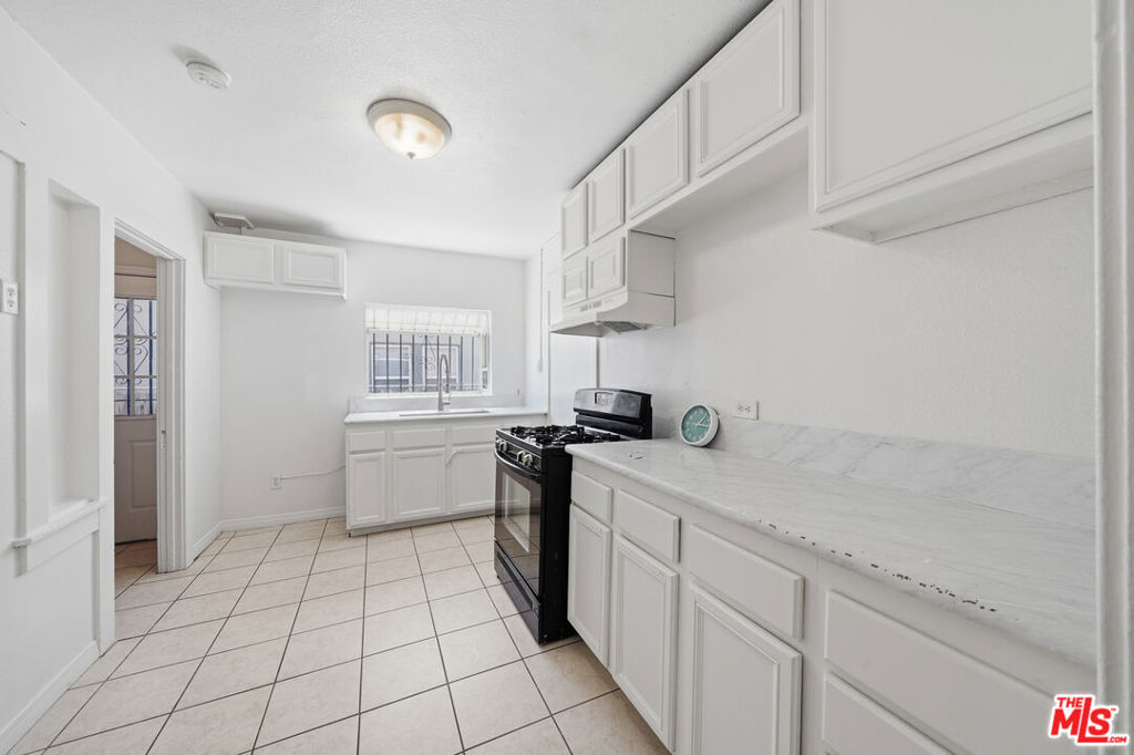 936 S Lucerne Boulevard Property Photo 8