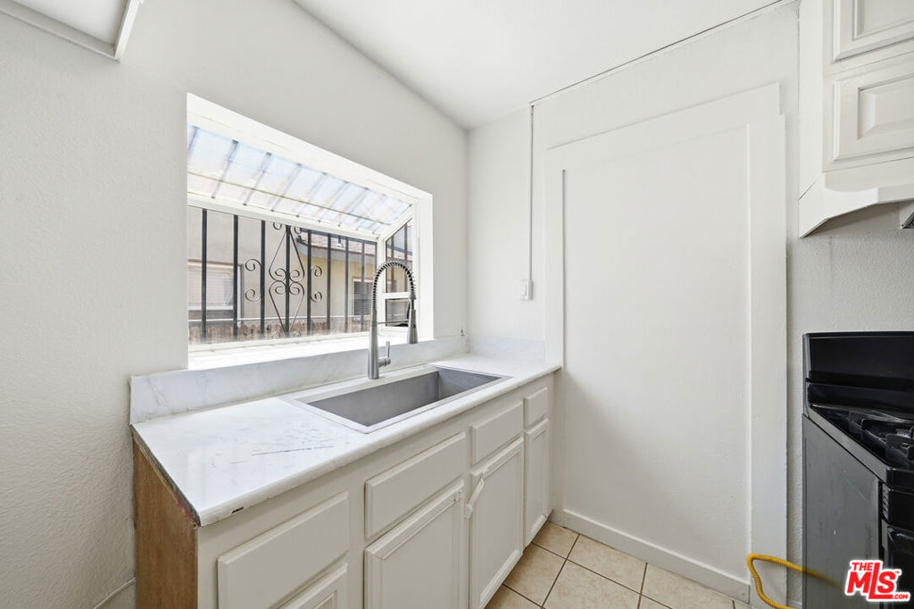 936 S Lucerne Boulevard Property Photo 9