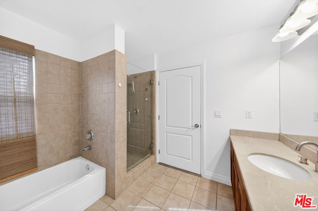 956 S Wilton Place 201 Property Photo 17