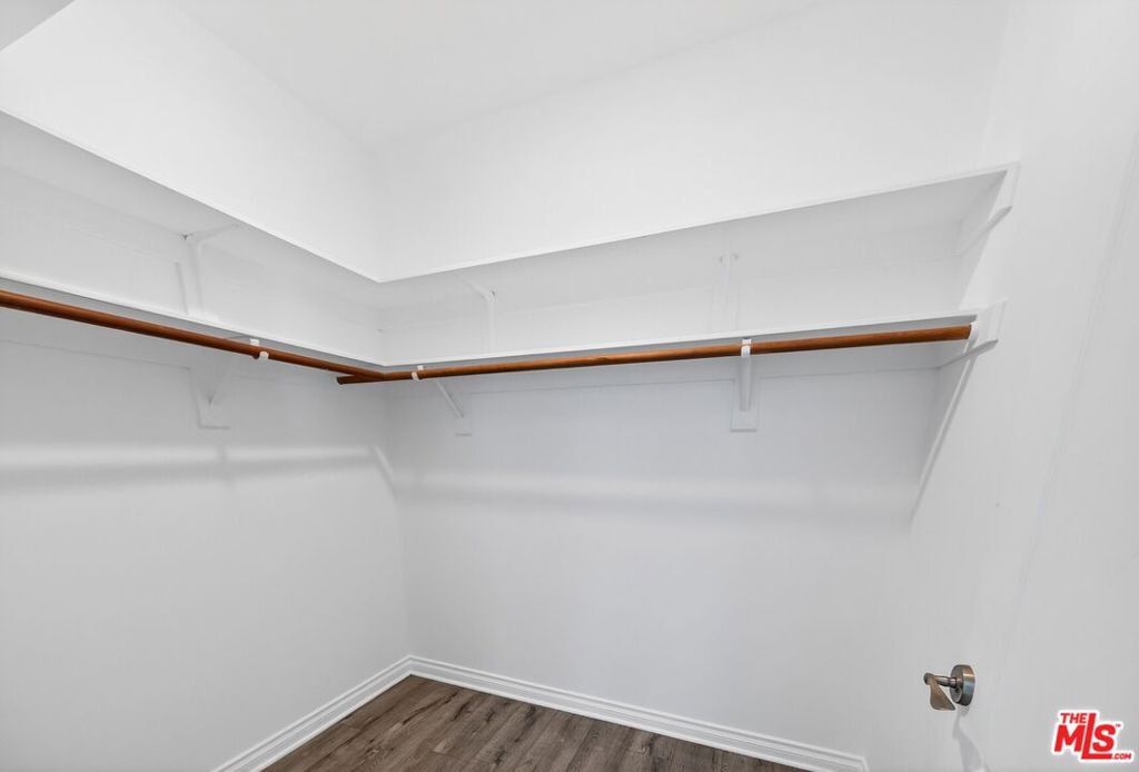 956 S Wilton Place 201 Property Photo 18