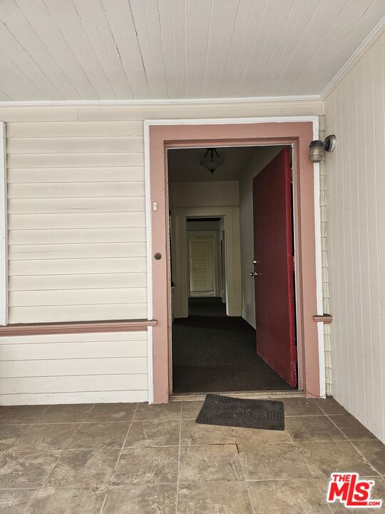 2026 W 30th Street Property Photo 8
