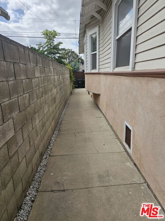 2026 W 30th Street Property Photo 26