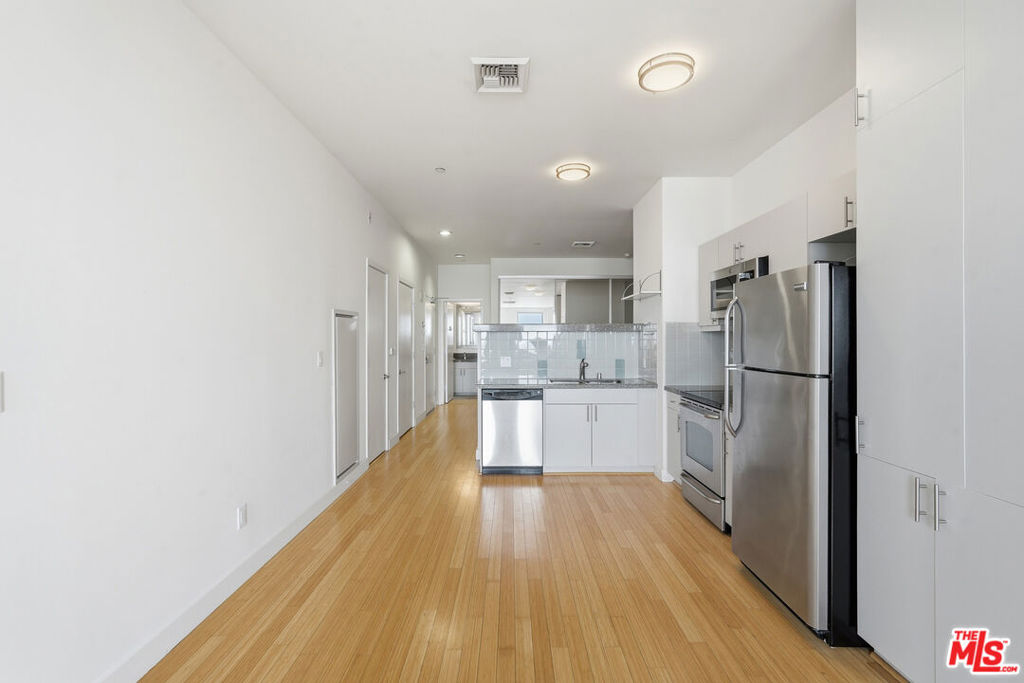 3810 Wilshire Boulevard 1609 Property Photo 8