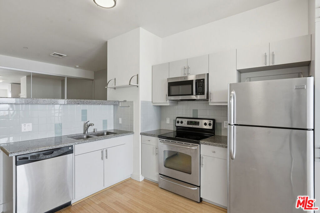 3810 Wilshire Boulevard 1609 Property Photo 9