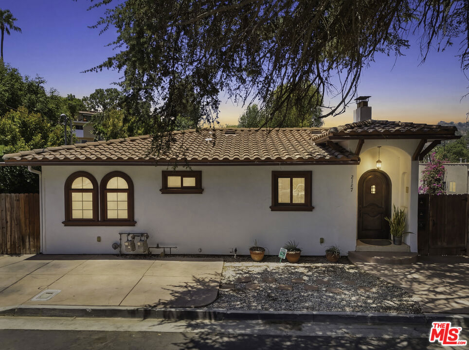 2127 Vine Street Property Photo 1
